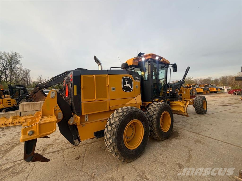 John Deere 772G معدات تمهيد الطرق