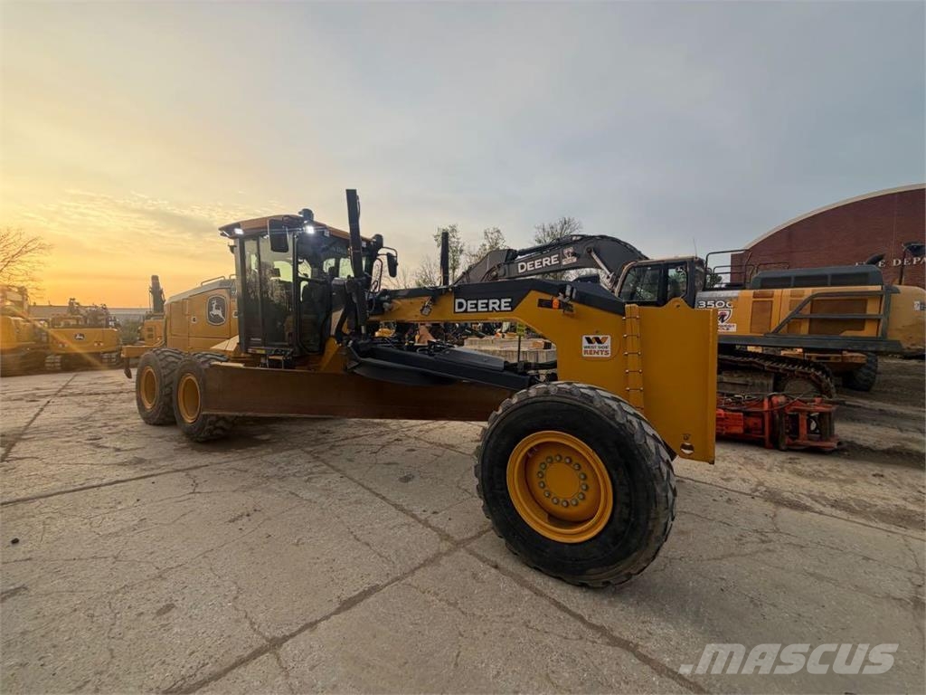 John Deere 772G معدات تمهيد الطرق