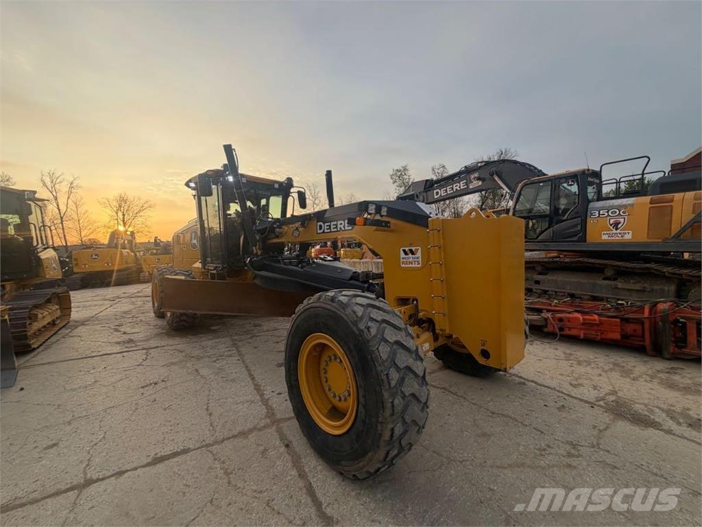 John Deere 772G معدات تمهيد الطرق