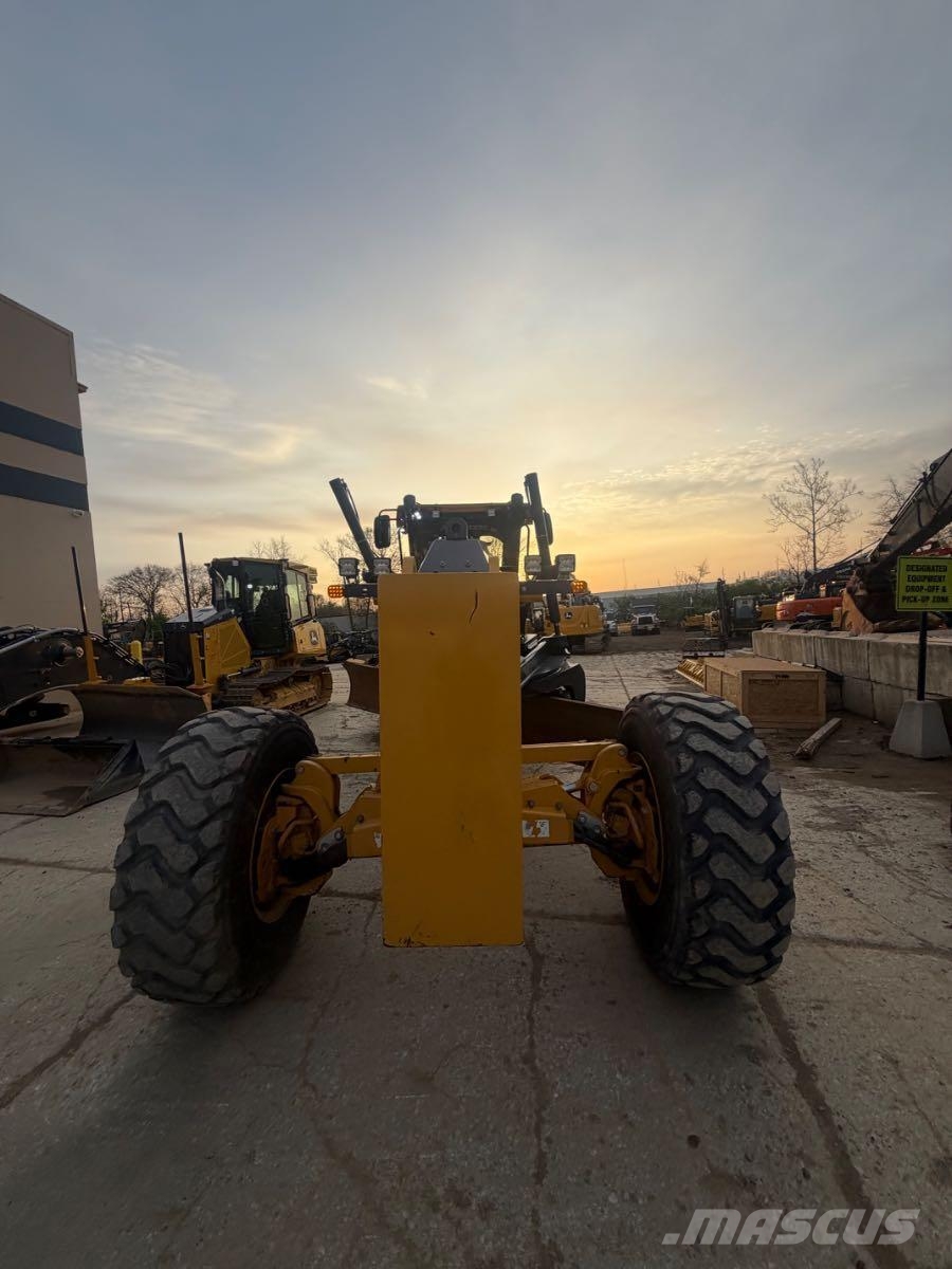 John Deere 772G معدات تمهيد الطرق