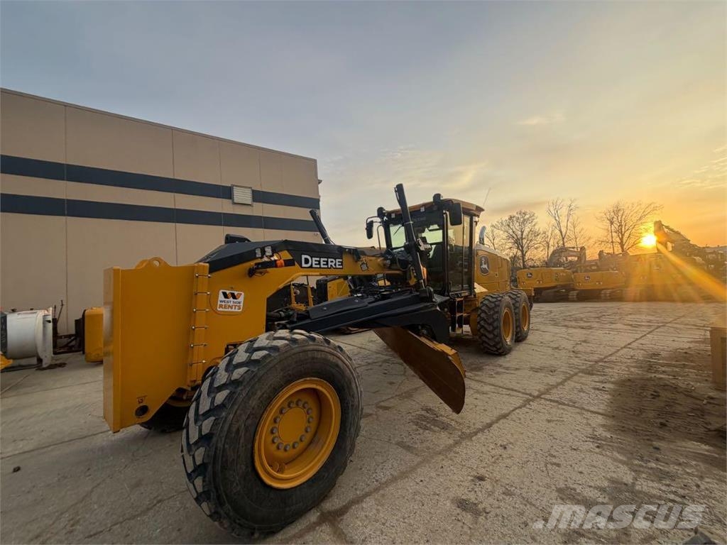 John Deere 772G معدات تمهيد الطرق