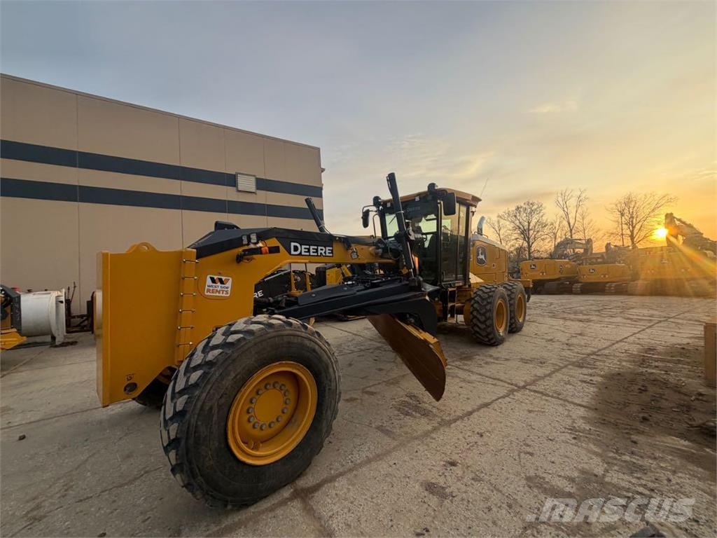 John Deere 772G معدات تمهيد الطرق