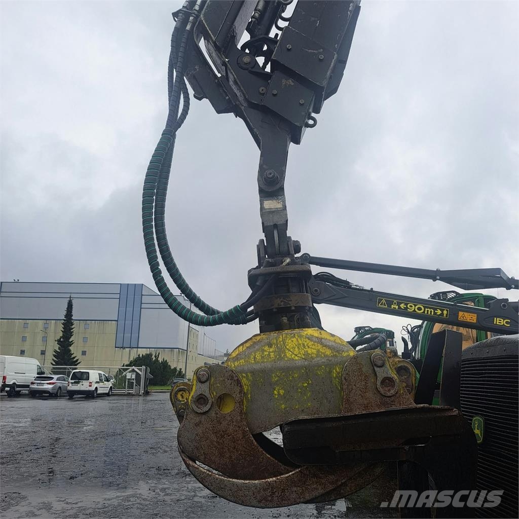 John Deere 810E Forwarders / Autocarregadores