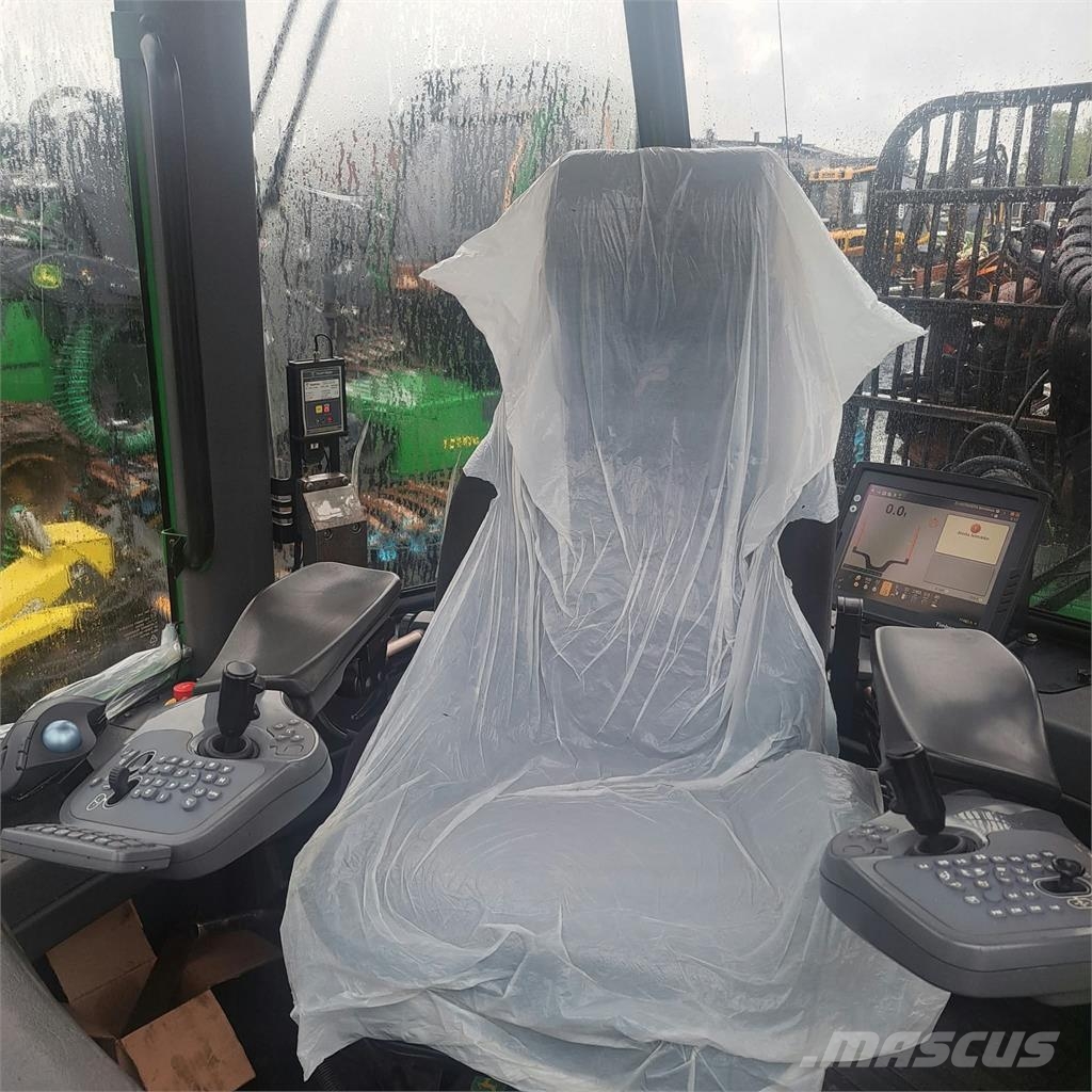 John Deere 810E Forwarders / Autocarregadores
