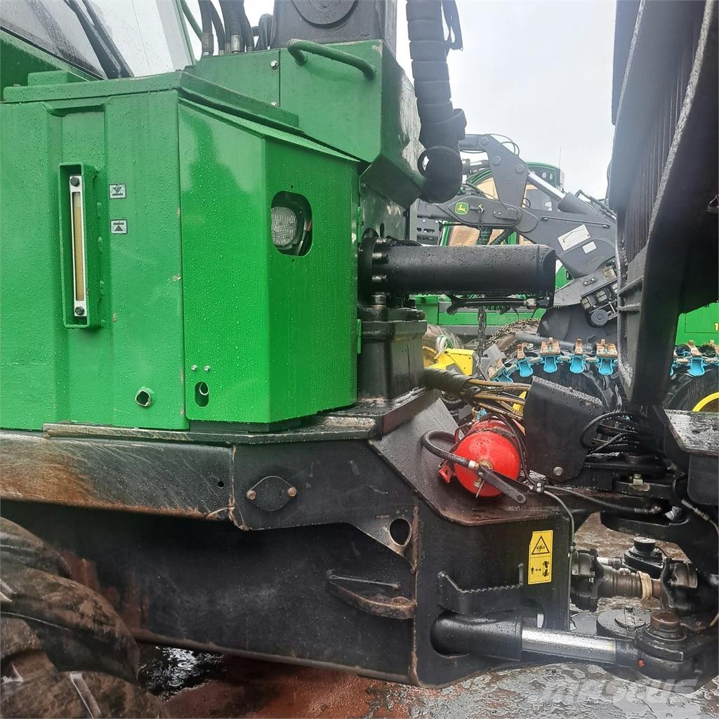 John Deere 810E Forwarders / Autocarregadores