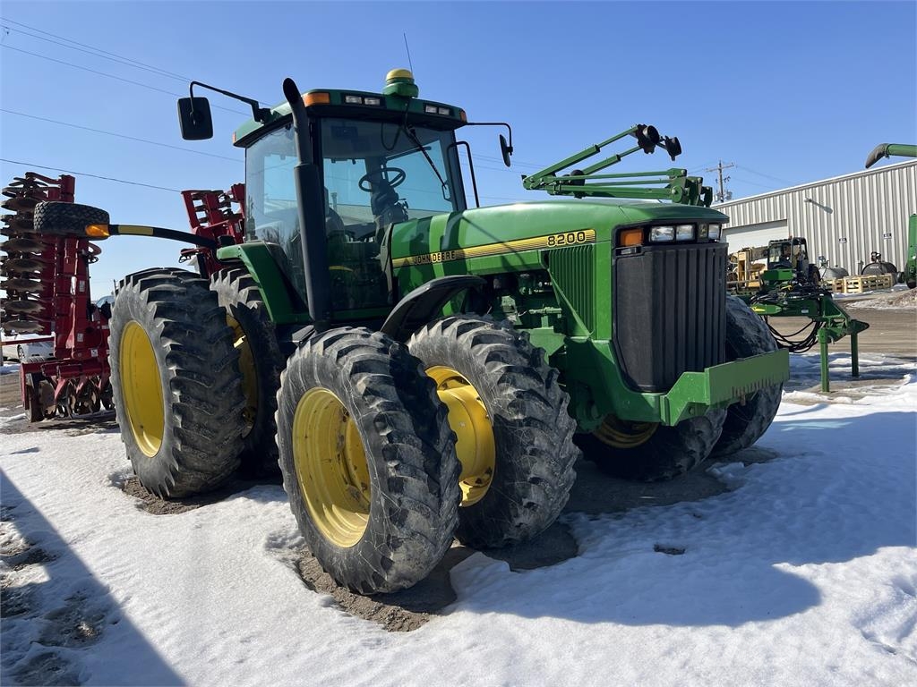 John Deere 8200 트랙터