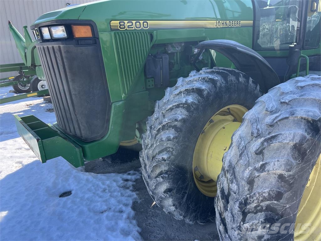 John Deere 8200 트랙터