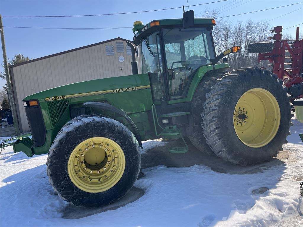 John Deere 8200 트랙터