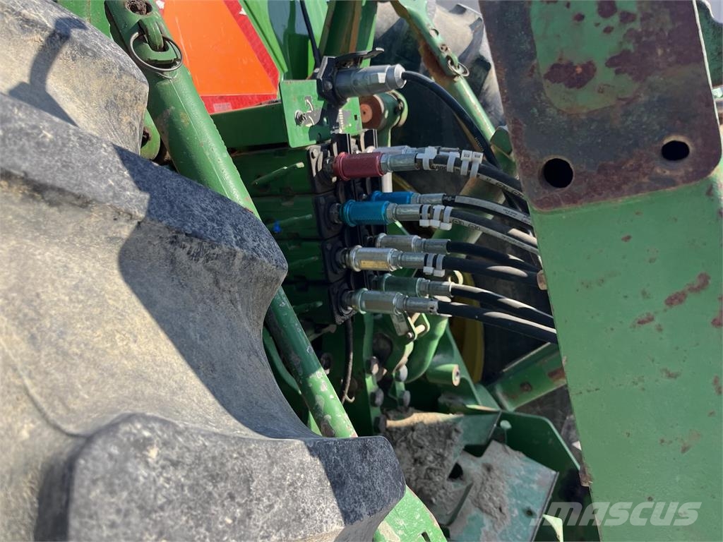 John Deere 8200 트랙터