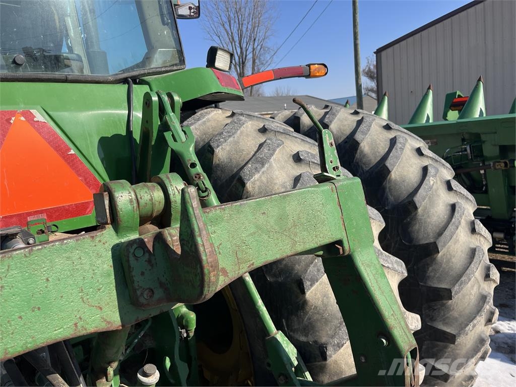 John Deere 8200 트랙터