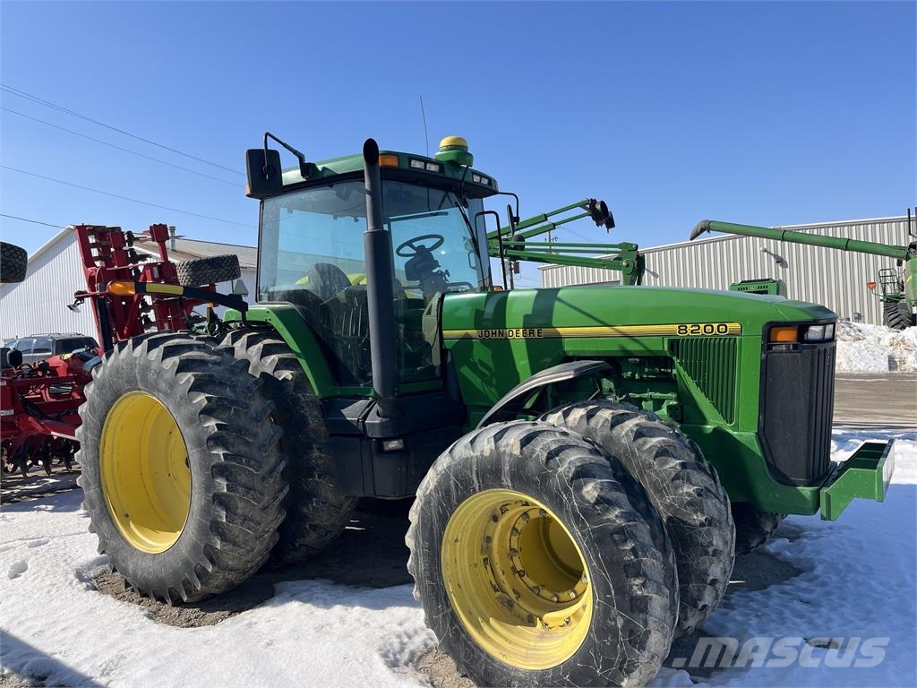 John Deere 8200 트랙터