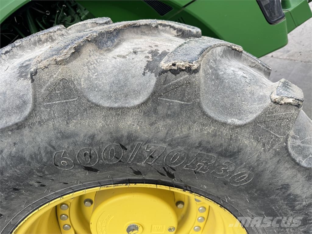 John Deere 8245R Трактори