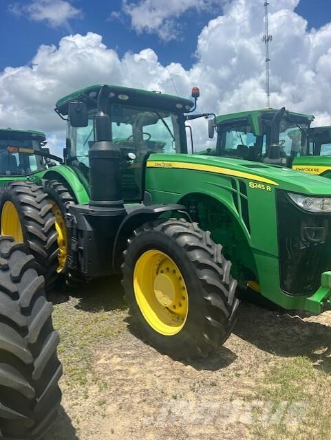 John Deere 8245R Трактори