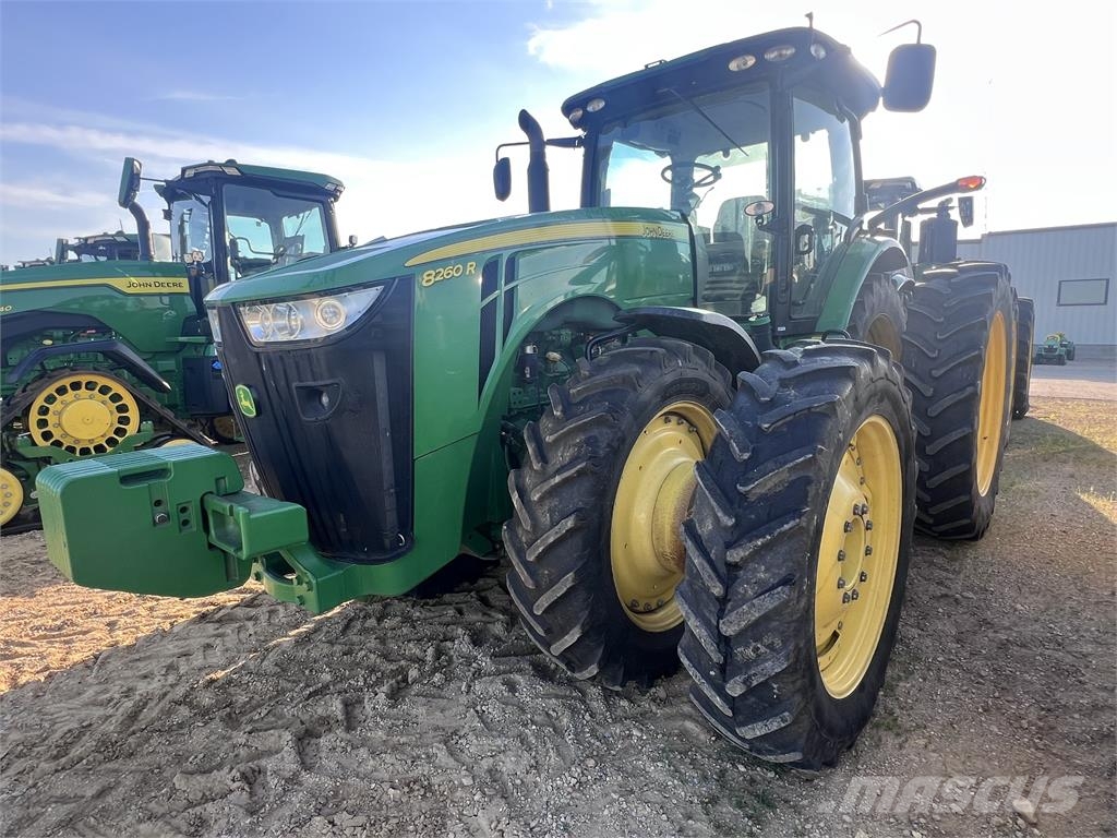 John Deere 8260R Traktoren