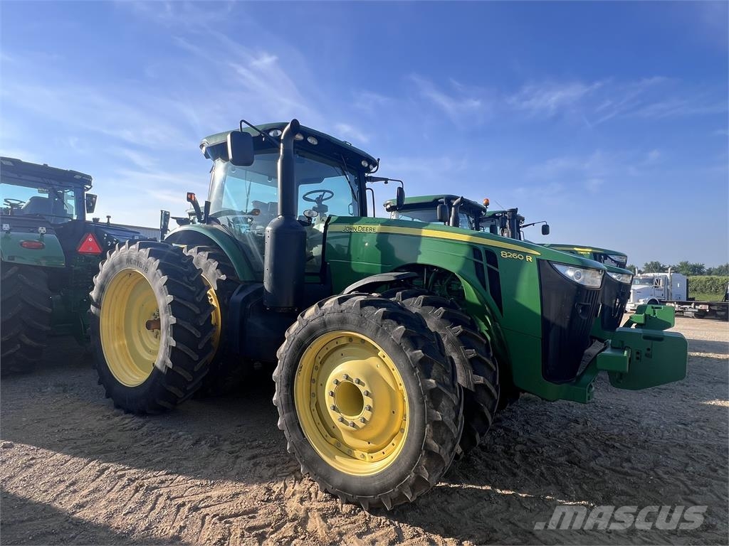 John Deere 8260R Traktoren