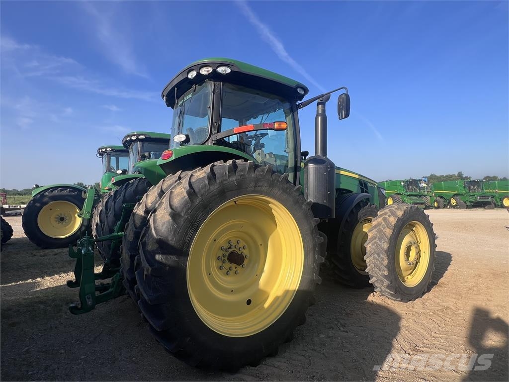 John Deere 8260R Traktoren
