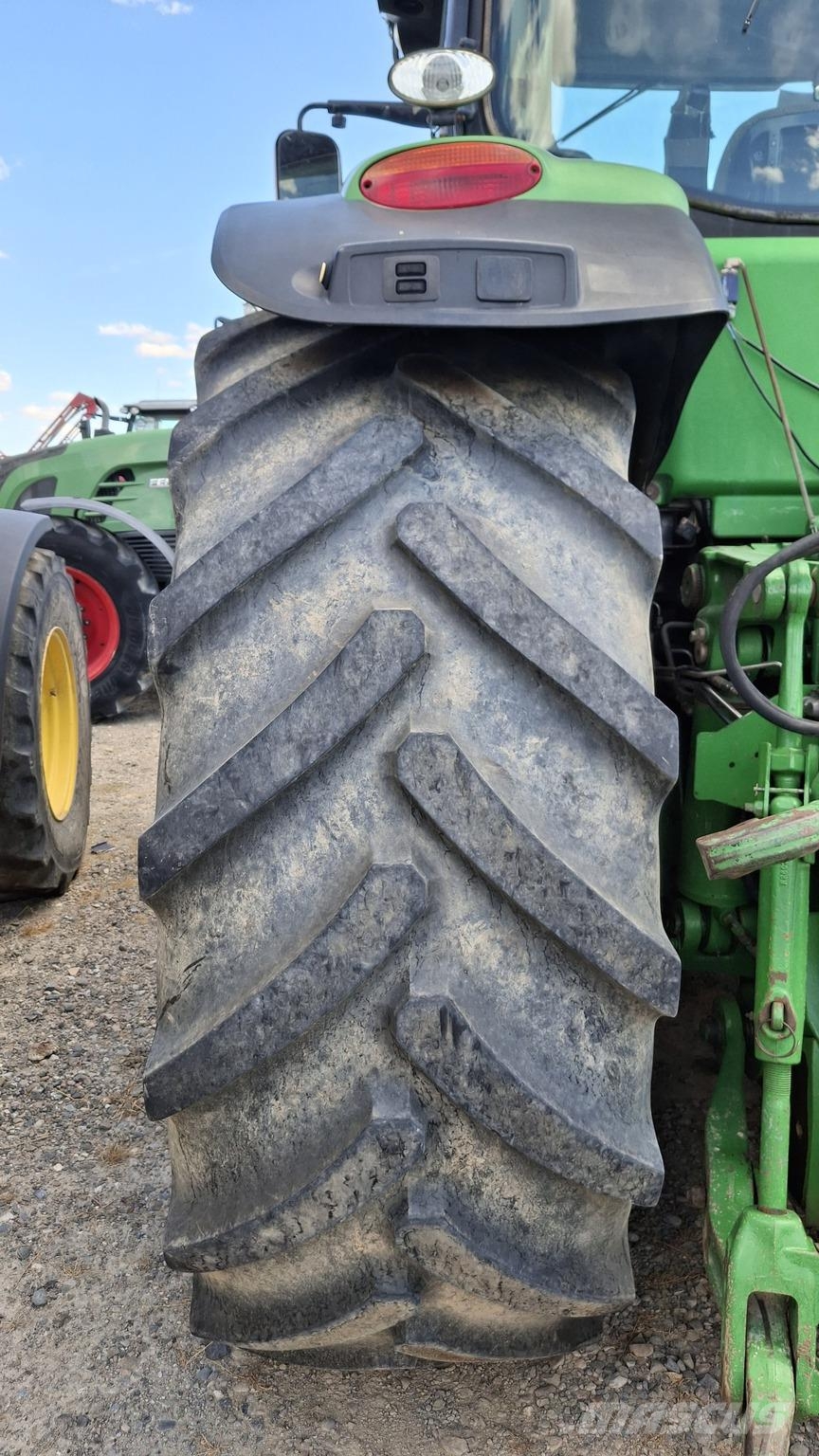 John Deere 8310R Traktori