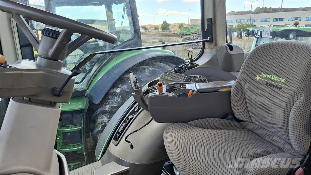 John Deere 8310R Traktori