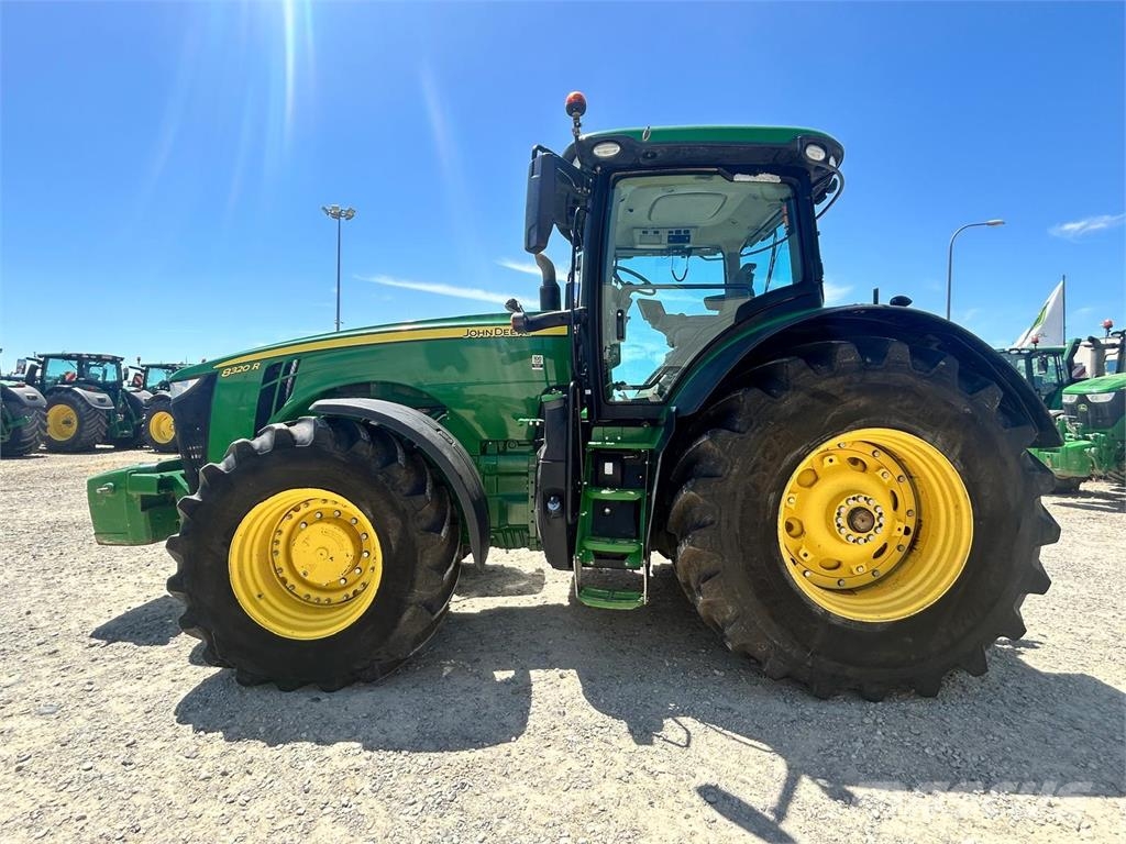 John Deere 8320R الجرارات
