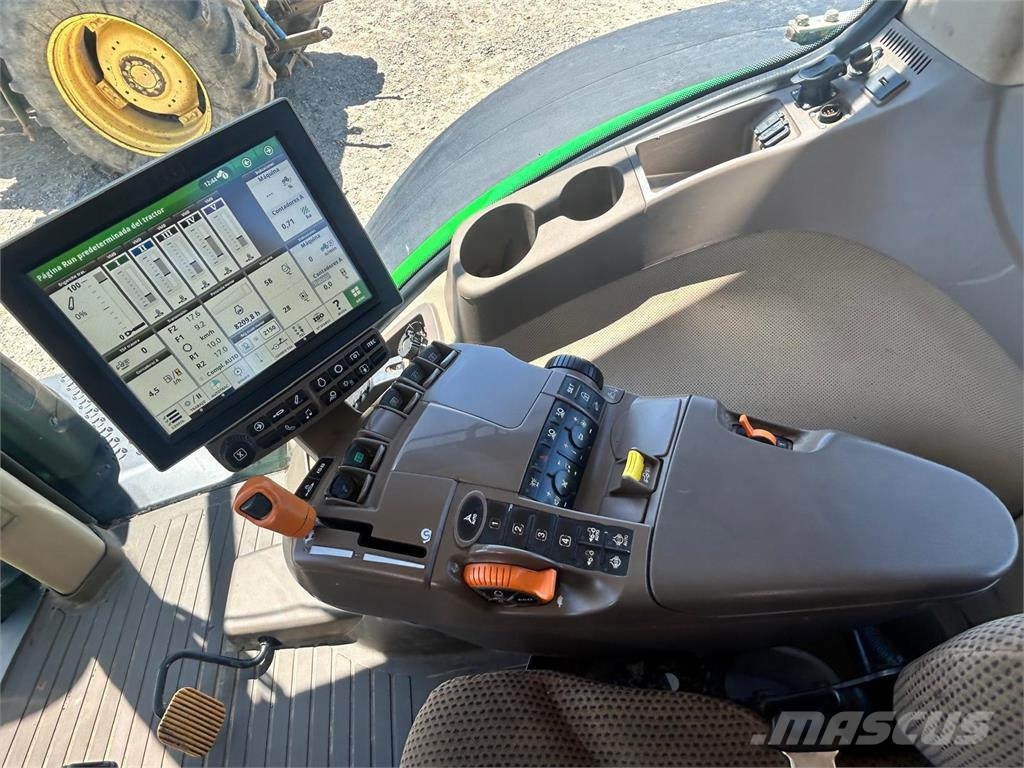 John Deere 8320R الجرارات