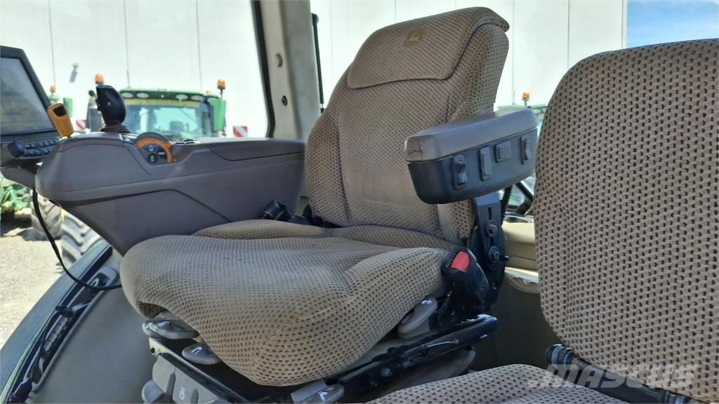 John Deere 8320R الجرارات