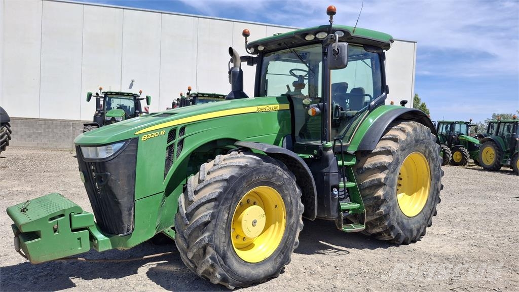 John Deere 8320R الجرارات