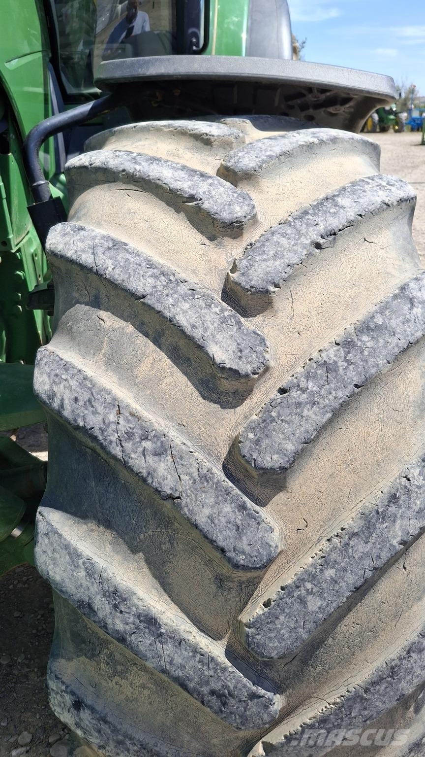 John Deere 8320R الجرارات