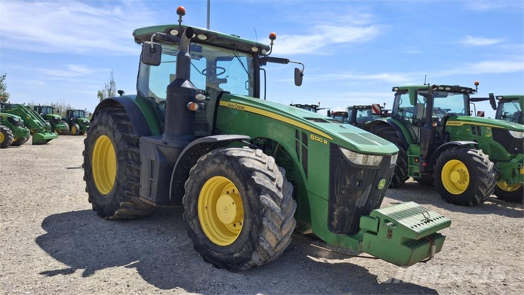 John Deere 8320R الجرارات