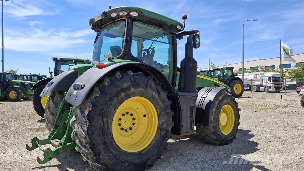 John Deere 8320R الجرارات