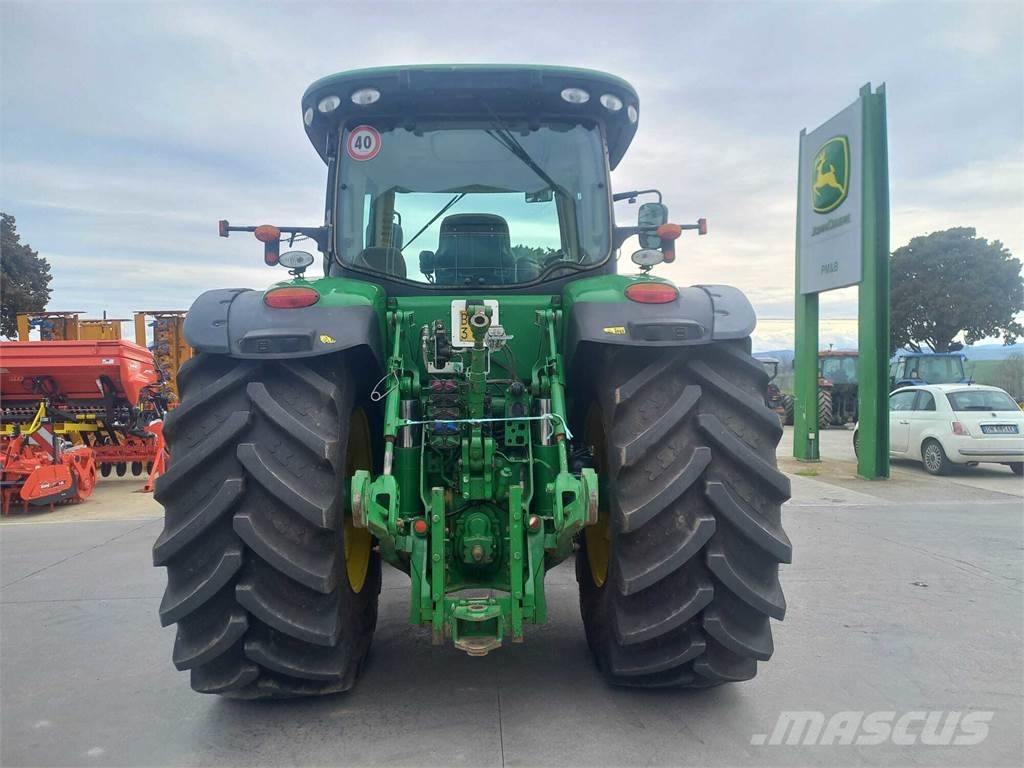 John Deere 8320R Traktori