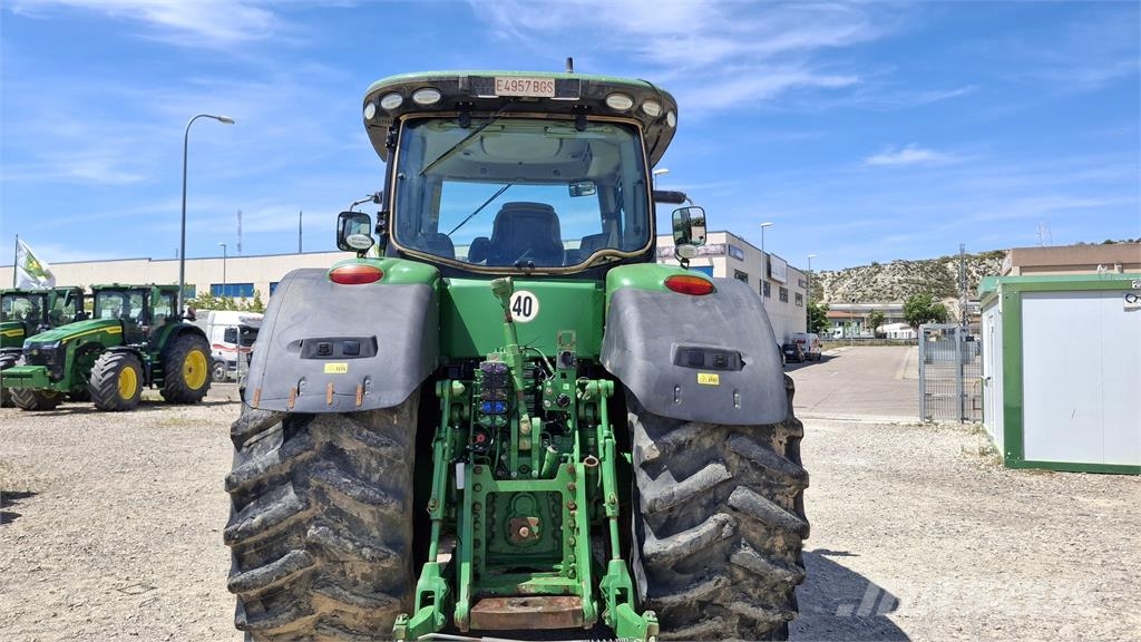 John Deere 8320R الجرارات