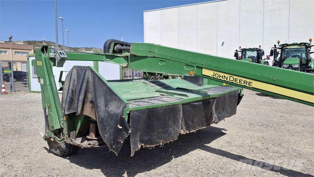 John Deere 835 Роздрібнювачі, різаки і розпаковувачі тюків