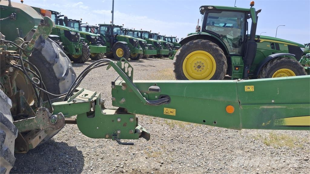 John Deere 835 Роздрібнювачі, різаки і розпаковувачі тюків