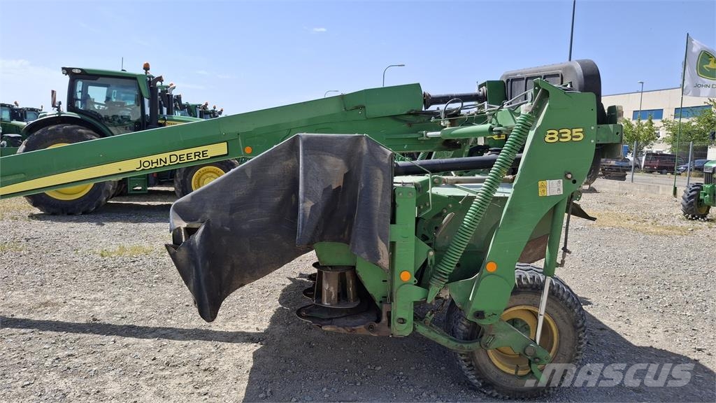 John Deere 835 Роздрібнювачі, різаки і розпаковувачі тюків