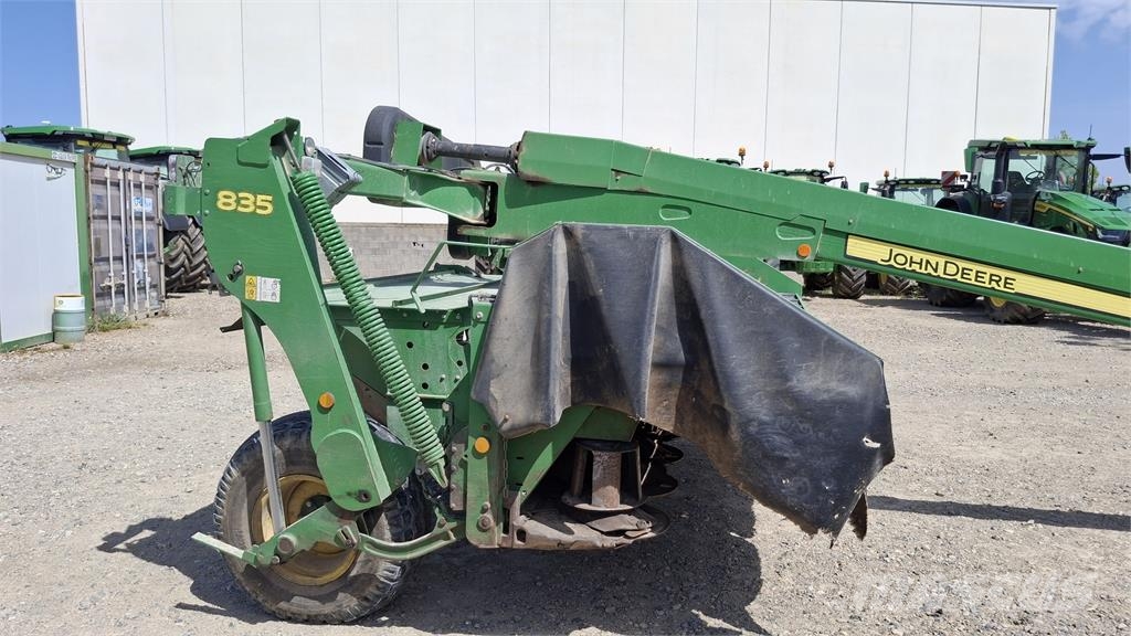 John Deere 835 Роздрібнювачі, різаки і розпаковувачі тюків