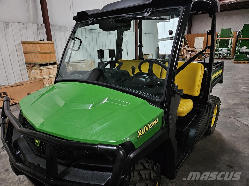 John Deere 835M Úžitkové vozne