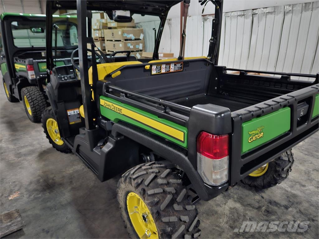 John Deere 835M Úžitkové vozne