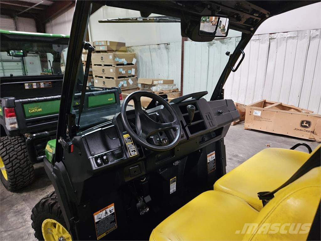 John Deere 835M Úžitkové vozne