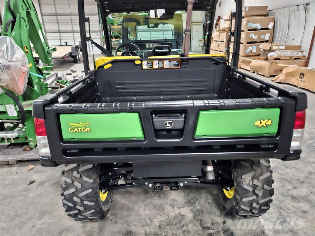 John Deere 835M Úžitkové vozne