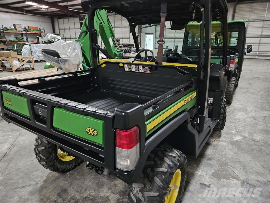 John Deere 835M Úžitkové vozne