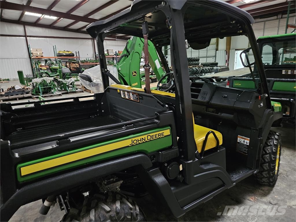 John Deere 835M Úžitkové vozne