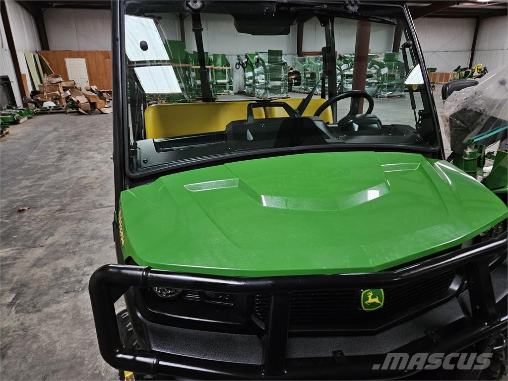 John Deere 835M Úžitkové vozne