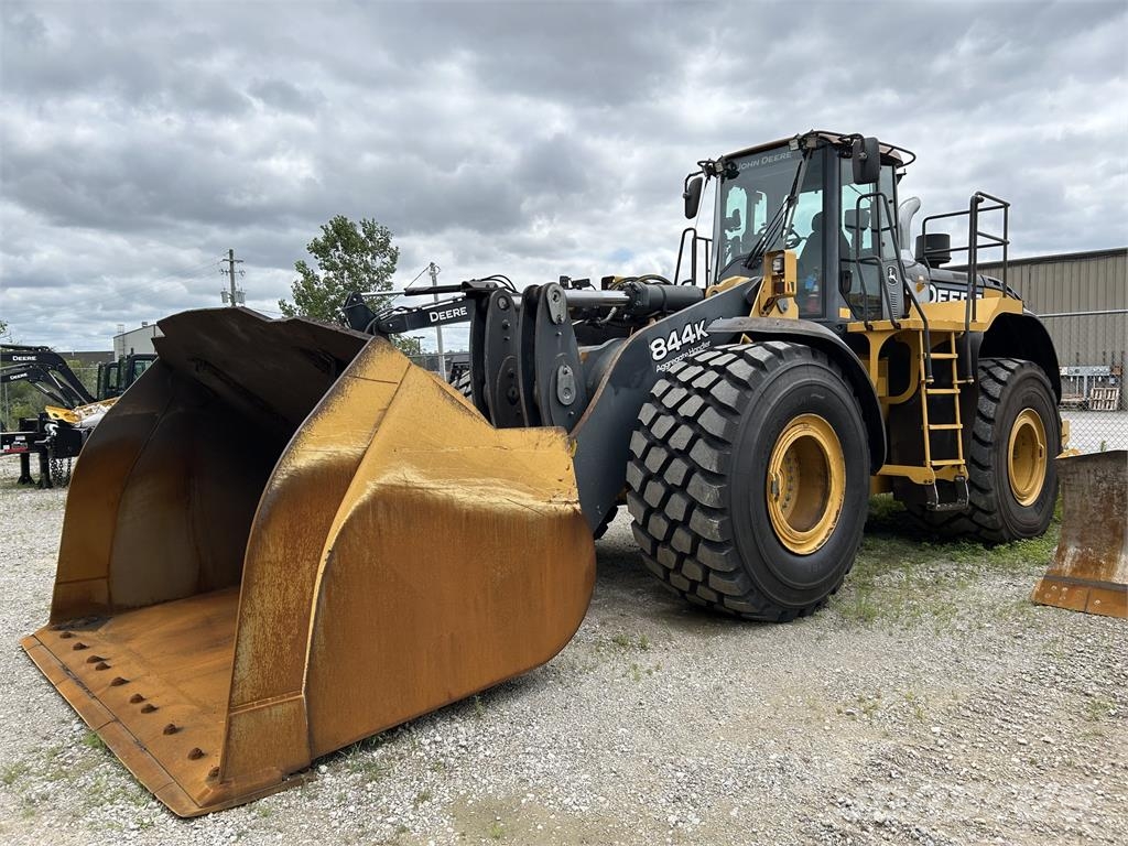 John Deere 844K-III AH Gumikerekes homlokrakodók