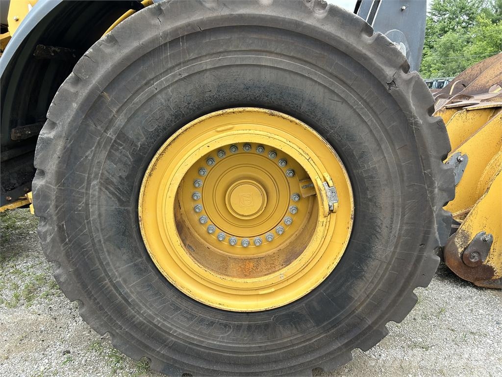 John Deere 844K-III AH Gumikerekes homlokrakodók