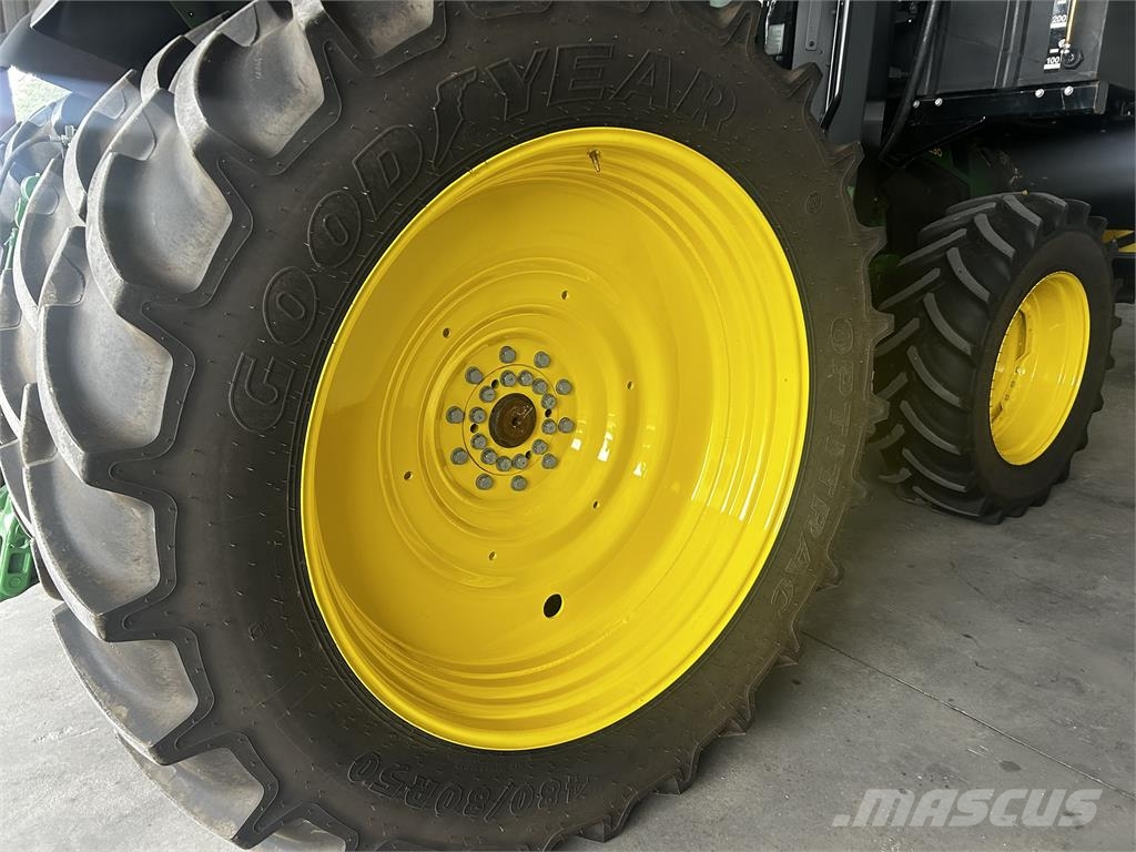John Deere 8R 230 Трактори