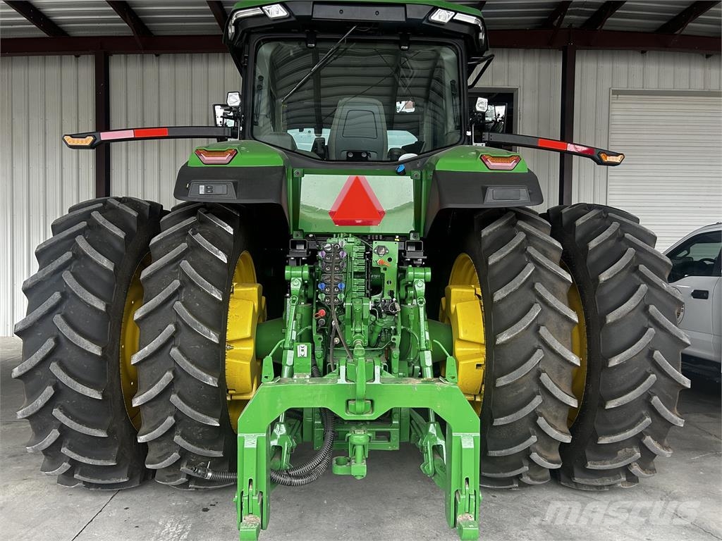 John Deere 8R 230 Трактори