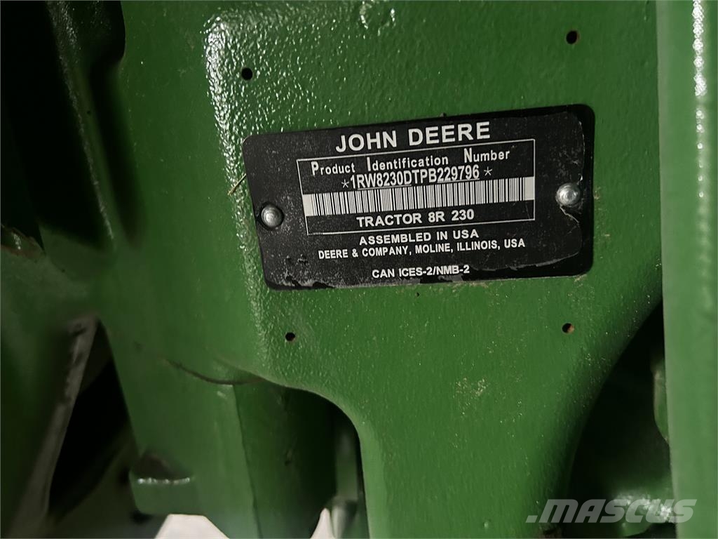 John Deere 8R 230 Трактори
