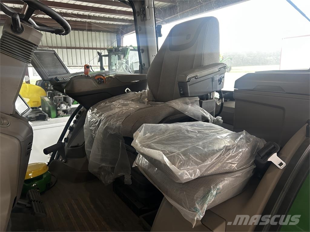 John Deere 8R 230 Трактори