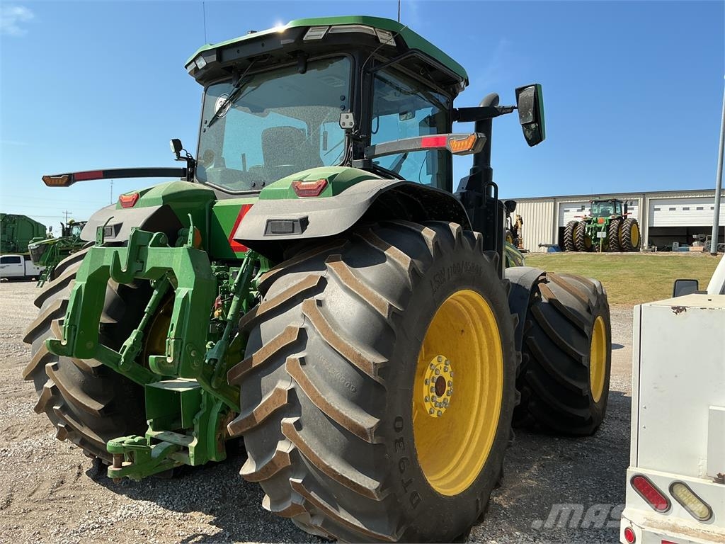 John Deere 8R 310 Трактори