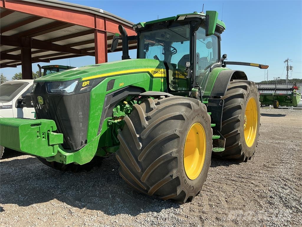 John Deere 8R 310 Трактори